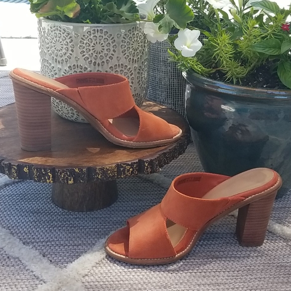 UGG CORAL SLIP ON HEELS - Picture 8 of 12